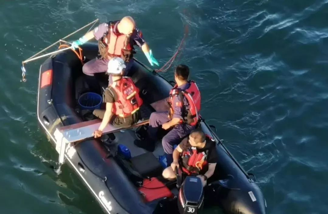 吓人男子在集美大桥欲跳桥轻生结果近日厦门发生多起