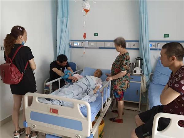 嫌犯离监探望病危父亲或许这次就是永别