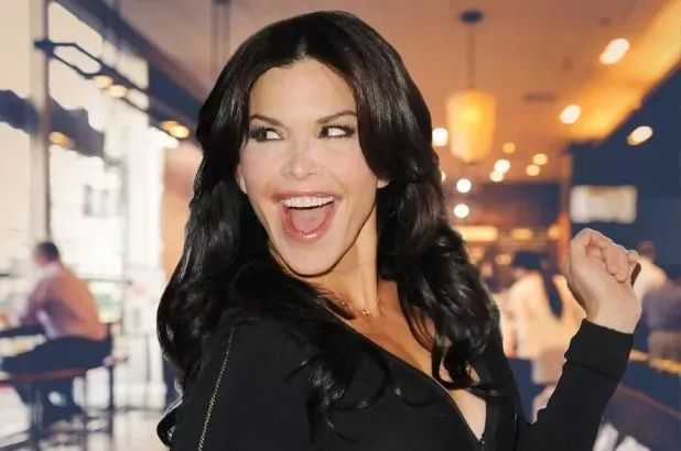 偏偏他的工作还不稳定,加上妹妹和奶奶,四张嘴都指望老爸一个人养