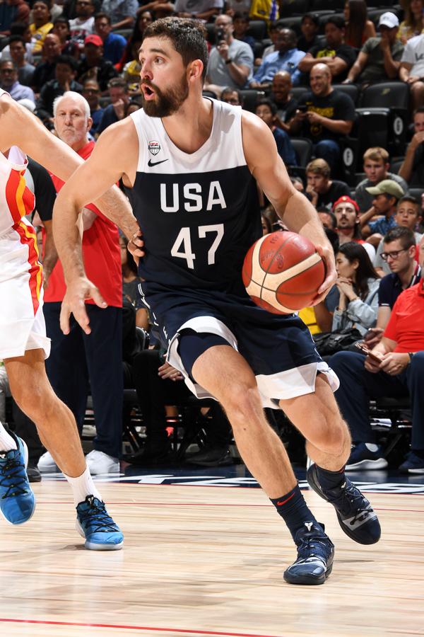 nba官网发布乔哈里斯的美国队热身赛赛场图集