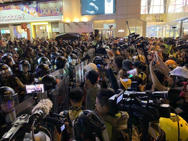 【环球时报赴香港特派记者 范凌志 陈青青 杨升】香港警察,影视剧里的