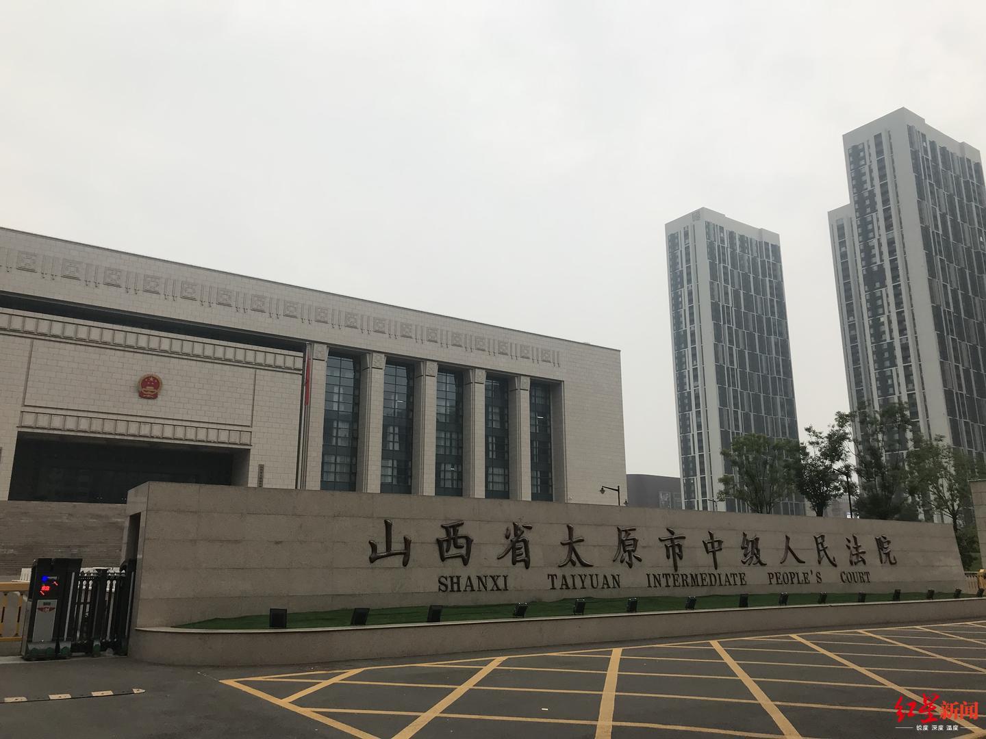 為首的20多名犯罪嫌疑人參加了庭審,但是耿建平的兒媳寇靜瑤沒在其中