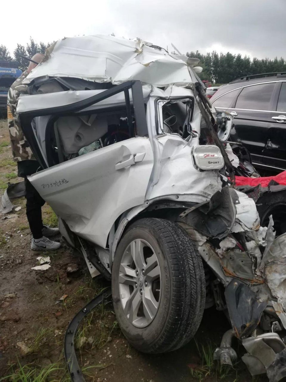 并非个例长安cs75被撞报废气囊均未弹出4s店称没撞到点上