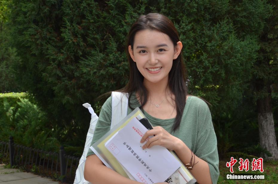 中央戏剧学院迎来开学季新生报到颜值高组图