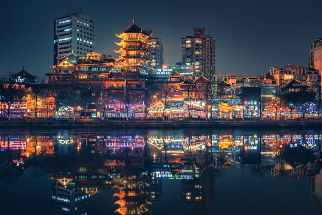 光影拉长城市的夜锦江区城市景观照明再升级