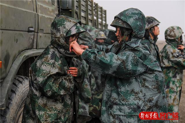 铁血红军旅30朵铿锵玫瑰绽放雪域高原
