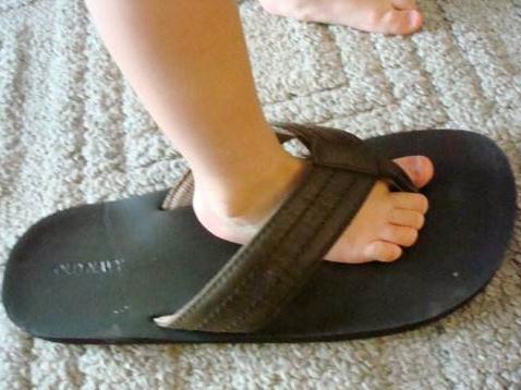 4岁儿子脚掌有畸形倾向,只因妈妈这样给孩子穿鞋,真的很废脚