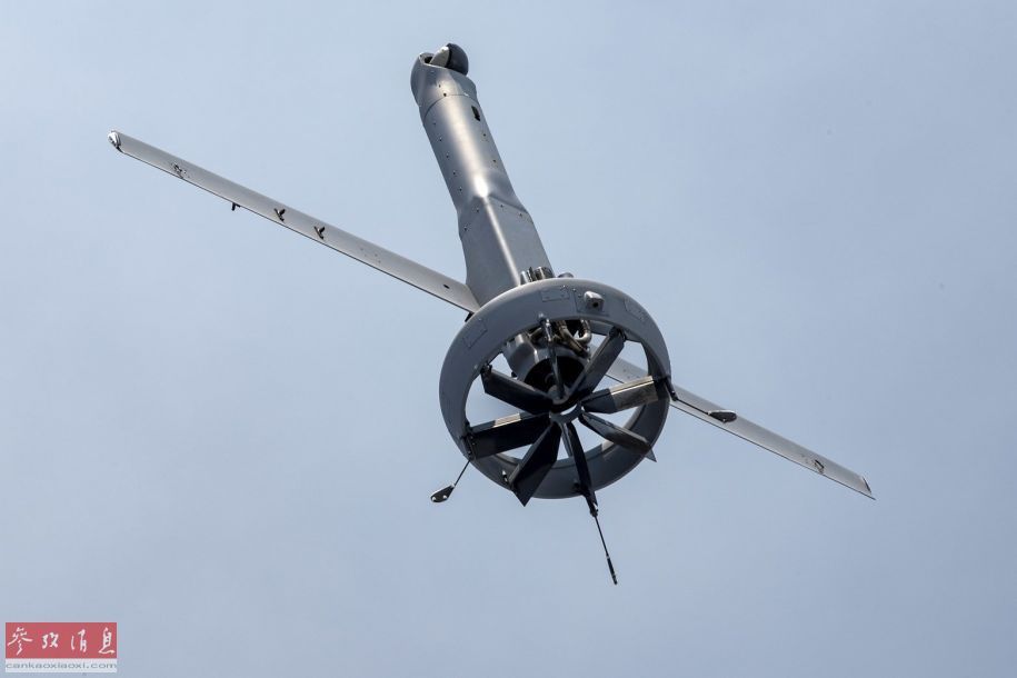 v-bat无人机垂直起飞瞬间,可见尾部的涵道式风扇特写,其在起降阶段