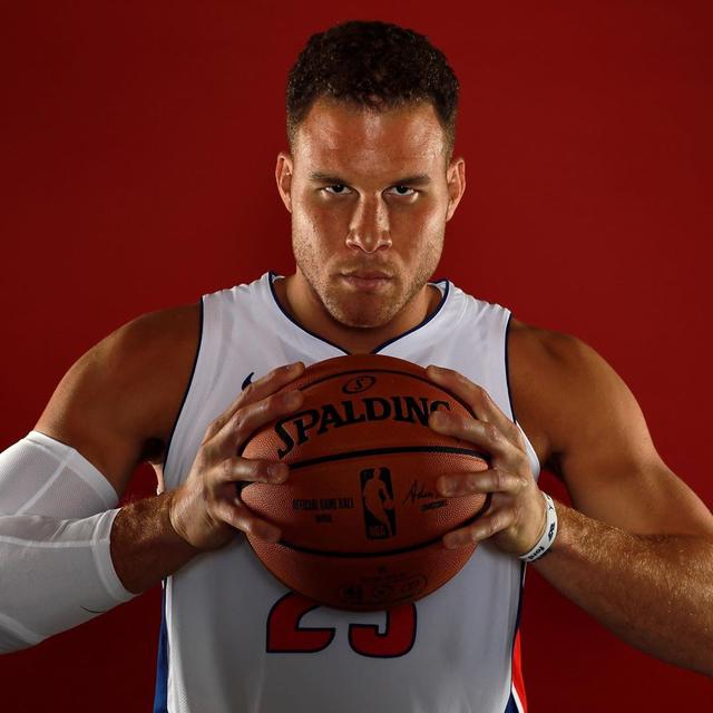 活塞官方晒格里芬照片:季前赛就在30天后