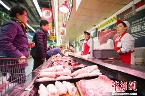 「中国新闻网」“涨涨涨”终于有变化了 水果蔬菜都降价除了它