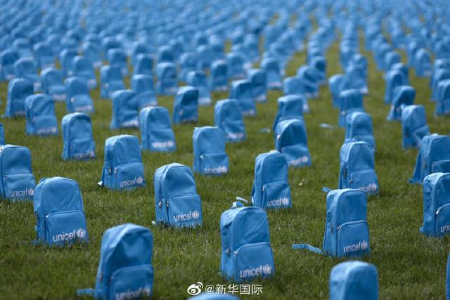 「环球网」联合国总部竖起“书包墓碑”