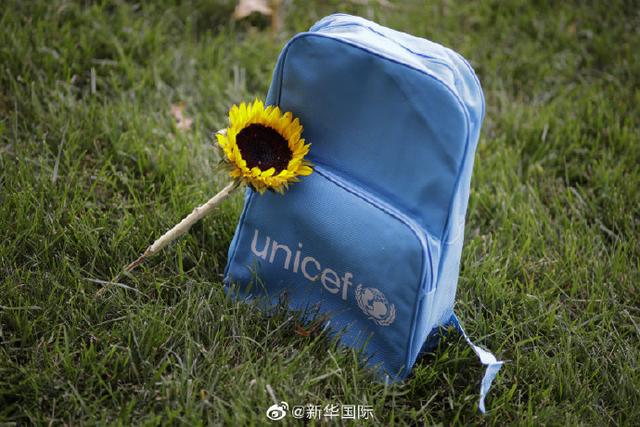 「环球网」联合国总部竖起“书包墓碑”