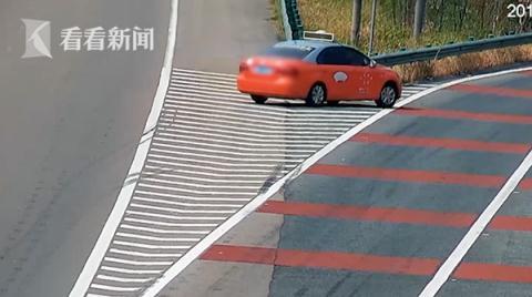光明网@错过路口的哥高速倒车 民警细数违法成本：划算吗