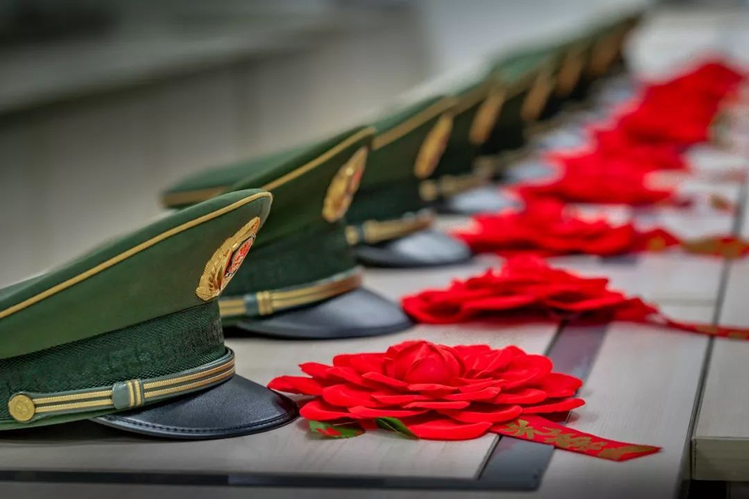 创意退伍照纪念老兵的军旅时光