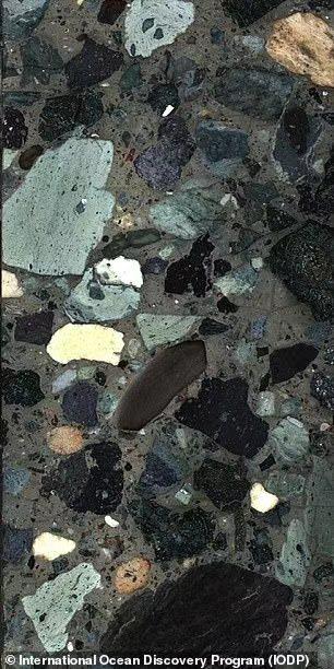 南方都市报：灭绝恐龙的小行星撞地球有多可怕？相当于100亿颗原子弹爆炸