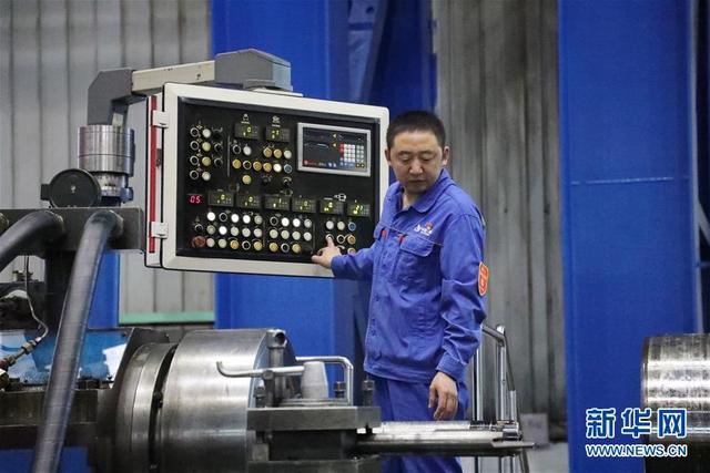 #环球网#“刀客”桂玉松：0.02毫米里钻出大国重器