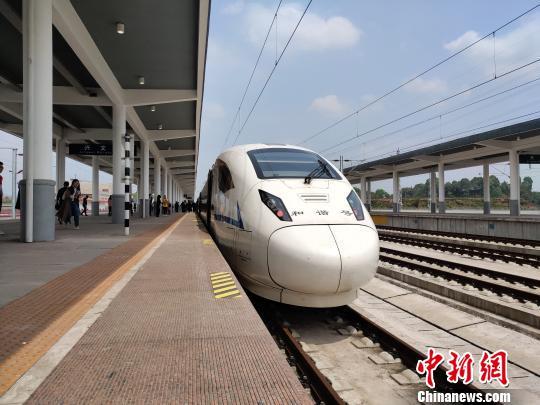【中国新闻网】川渝黔三地中秋小长假预计发送铁路旅客400万人次