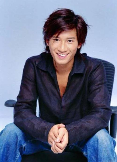 诸多不顺的重压之下, 许美静曾试图跳楼自杀,幸好被袁耀发及时发现,才