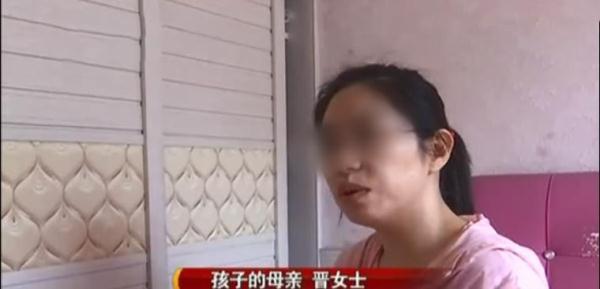 「光明网」8岁双胞胎被生父和继母轮番打骂，还吃不上饭，父亲：正常管教