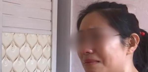 「光明网」8岁双胞胎被生父和继母轮番打骂，还吃不上饭，父亲：正常管教