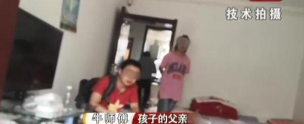 「光明网」8岁双胞胎被生父和继母轮番打骂，还吃不上饭，父亲：正常管教