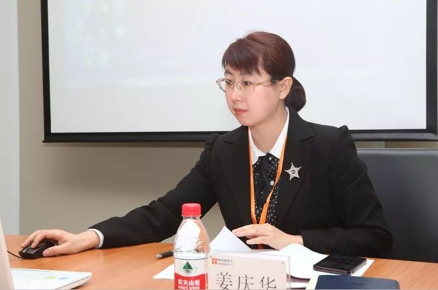 同佳岸慈善基金会秘书长姜庆华哈尔滨银行公关宣传部 总经理另外,今年