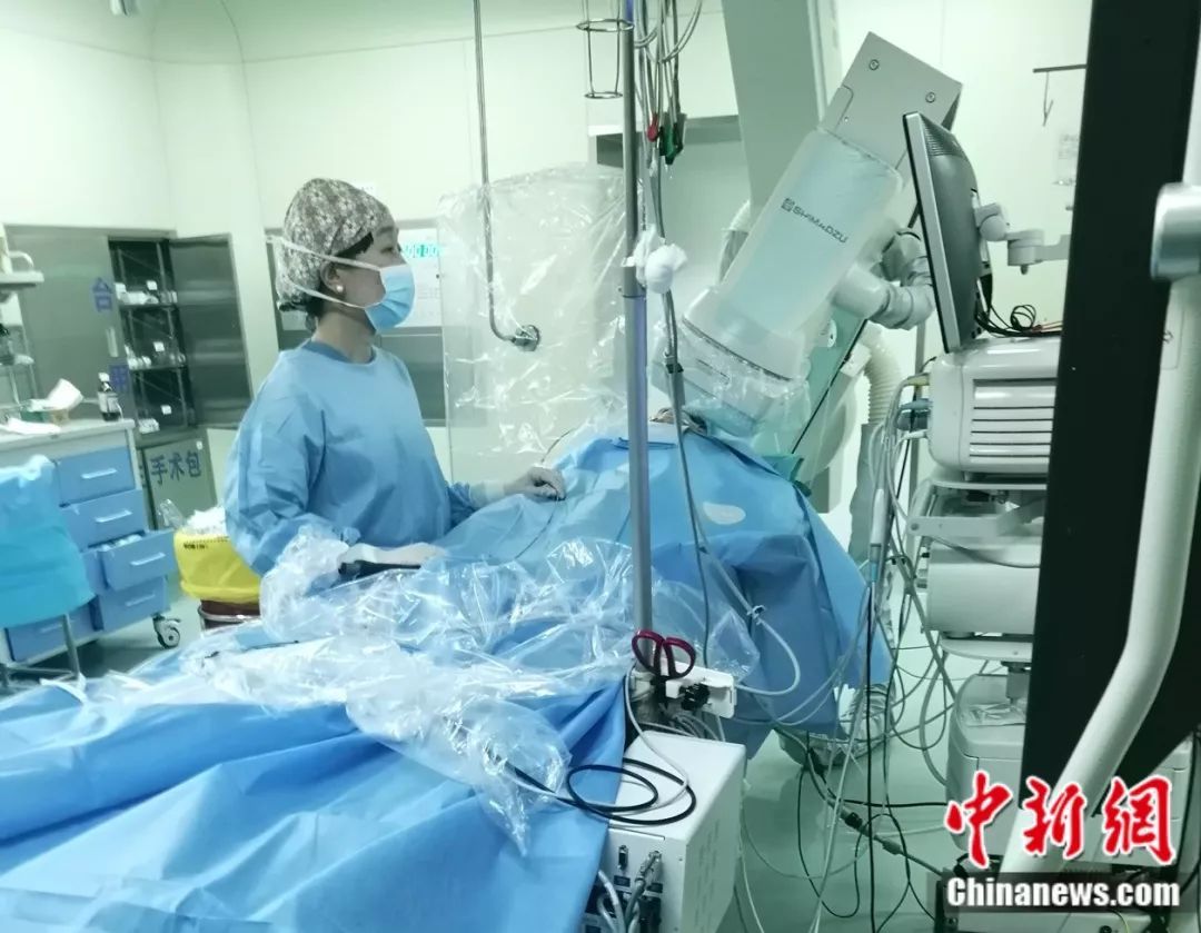 中国新闻网：手术医生的日常：每一次上台都是去战斗