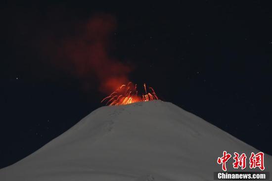 「中国新闻网」智利维利亚里卡火山爆发