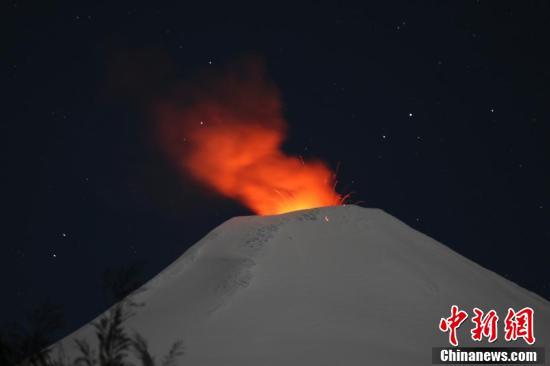 「中国新闻网」智利维利亚里卡火山爆发