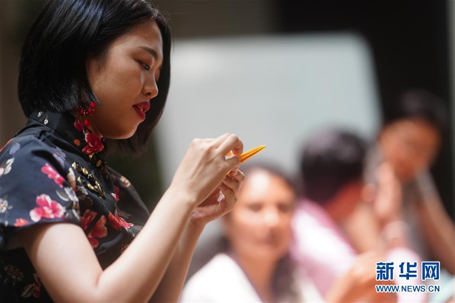 新华网：科伦坡港口城中文培训班的中秋特别课堂