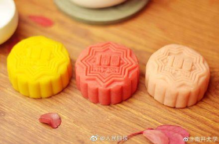 [光明网]高校月饼争霸赛快来康康中秋月饼哪家强