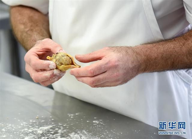 #新华网#新西兰西厨学做月饼