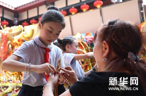 「新华网」各地开展文化活动庆祝中秋节