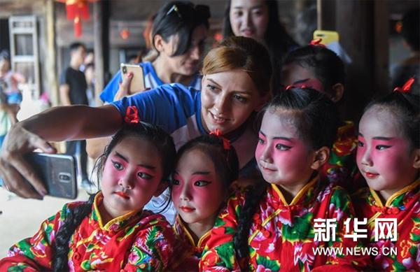 「新华网」各地开展文化活动庆祝中秋节