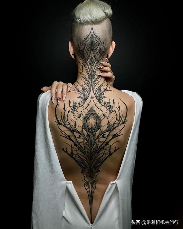 9个让人印象深刻的背部纹身就像欣赏艺术品