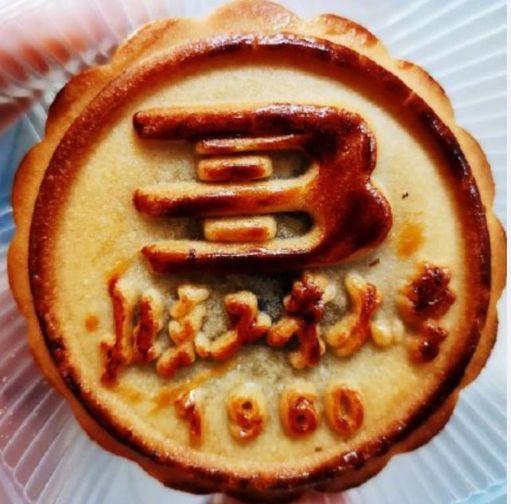 「光明网」小龙虾、藤椒牛肉、川香麻辣鸭……这些“奇葩”月饼，你见过吗？