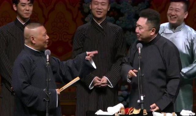 光明网■纲丝节郭德纲介绍秦霄贤，多加的四个字让人意外，粉丝们欢呼雀跃