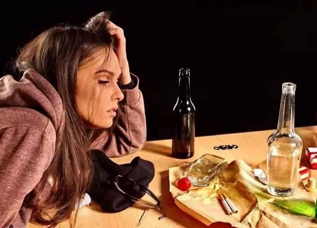 #政商内参#全国成人作文一等奖：《喝酒》