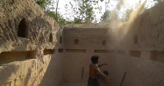 「新闻晨报」真万池王！两小哥徒手造泳池豪宅，视频播放量超2000万