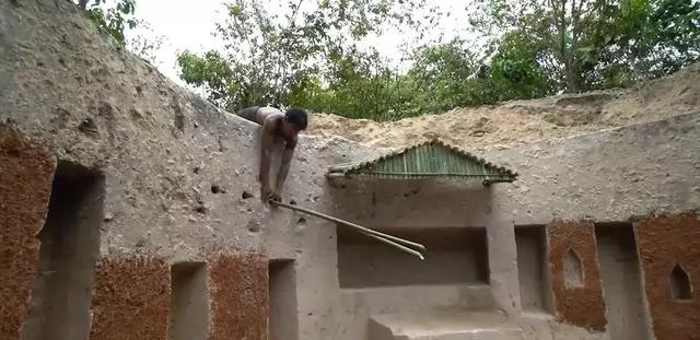 「新闻晨报」真万池王！两小哥徒手造泳池豪宅，视频播放量超2000万