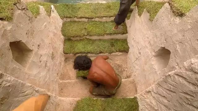 「新闻晨报」真万池王！两小哥徒手造泳池豪宅，视频播放量超2000万