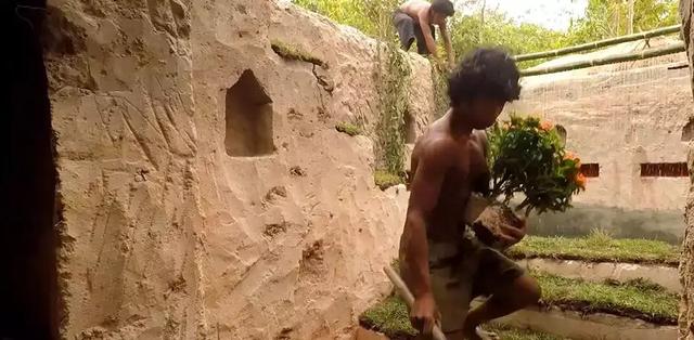 「新闻晨报」真万池王！两小哥徒手造泳池豪宅，视频播放量超2000万