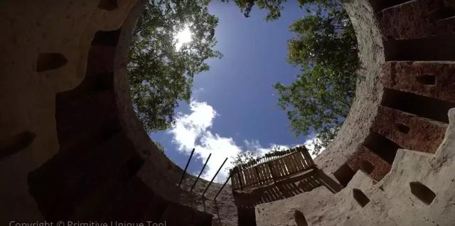 「新闻晨报」真万池王！两小哥徒手造泳池豪宅，视频播放量超2000万