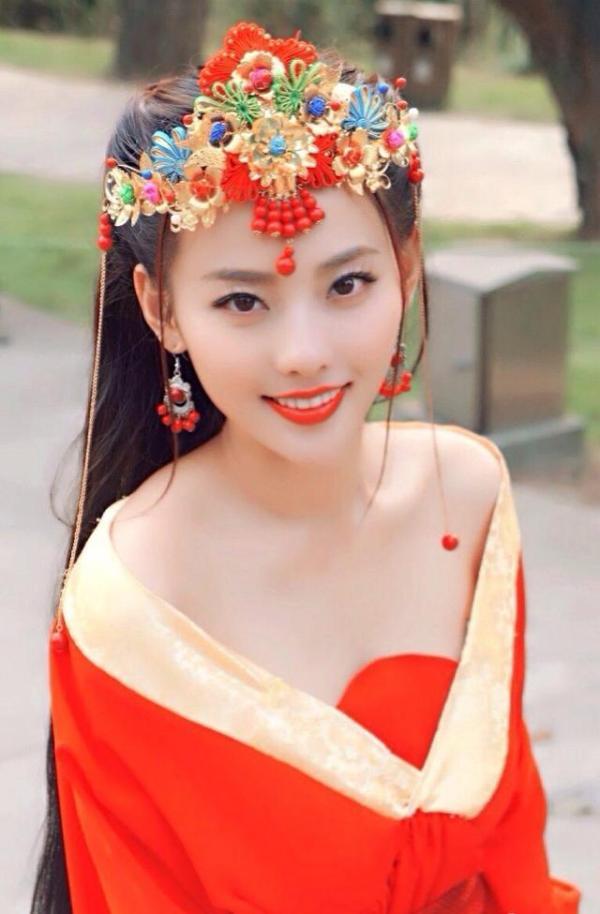 「中国网」＂又上综艺讨婚礼？她嫁豪门4年生俩娃，因没喝改口茶还叫婆婆阿姨＂