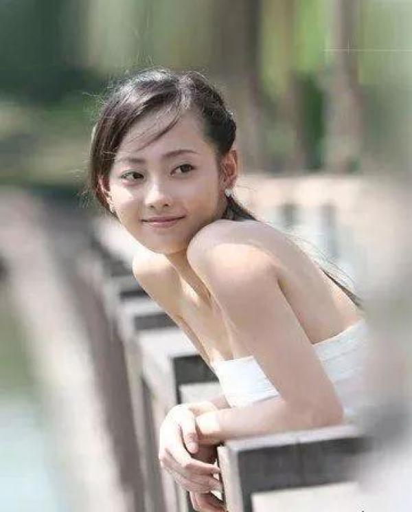 「中国网」＂又上综艺讨婚礼？她嫁豪门4年生俩娃，因没喝改口茶还叫婆婆阿姨＂