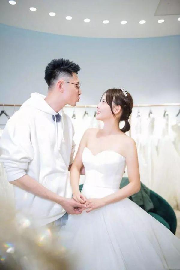「中国网」＂又上综艺讨婚礼？她嫁豪门4年生俩娃，因没喝改口茶还叫婆婆阿姨＂