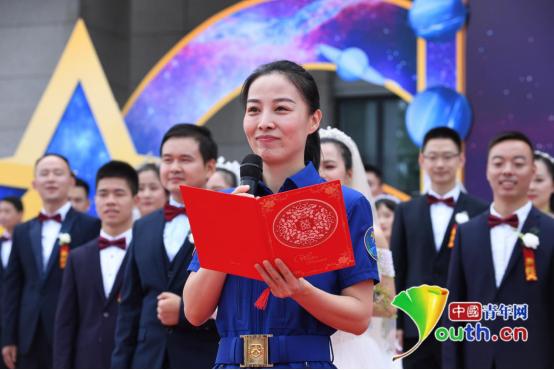 「中国青年网」爱情在此刻团圆！200对航天人中秋节三地同步举办集体婚礼