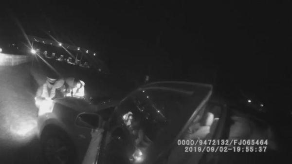 光明网■利用磁铁贴改变号牌逃避监控“聪明”司机被拘15天