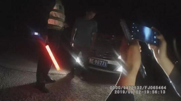 光明网■利用磁铁贴改变号牌逃避监控“聪明”司机被拘15天