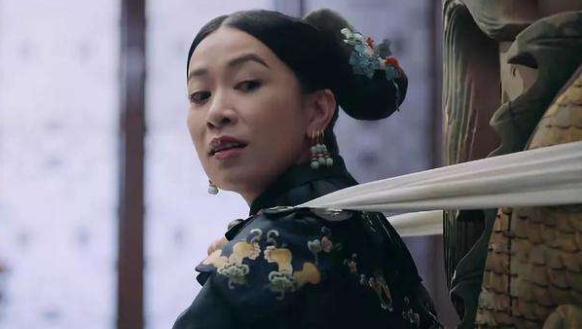 光明网：同样是“黑化”：佘诗曼仅靠一个微笑，而她差点让这部剧禁播